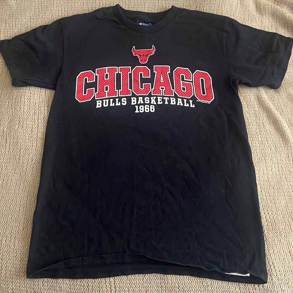 NBA Chicago Bulls Basketball t-shirt size: small